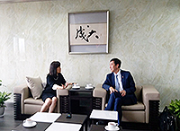 Prof. Joseph Sung (right), Vice-Chancellor of CUHK, meets with Prof. Jenny Su, President of NCKU